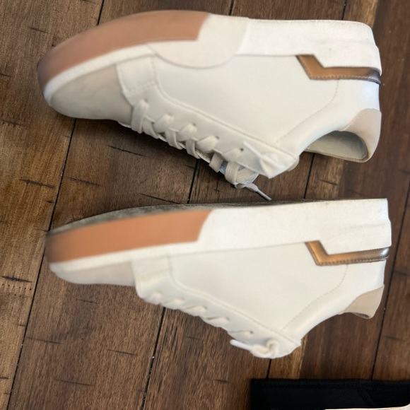 Dolce Vita sneakers size 7.5 - Picture 3 of 7